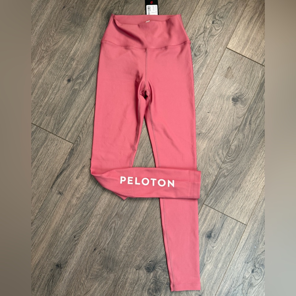 Peloton women’s  Coral Leggings Size Small